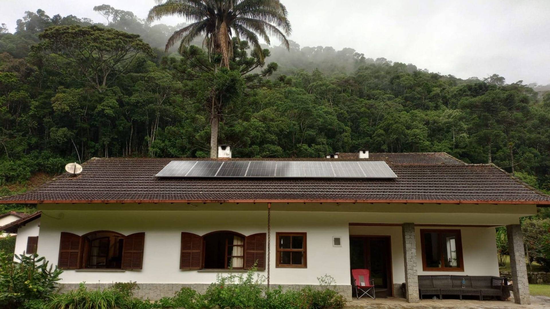 Sistema solar residencial instalado em Nova Friburgo, Região Serrana do RJ